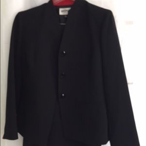 Kasper Black 2piece skirt suit, size 8P